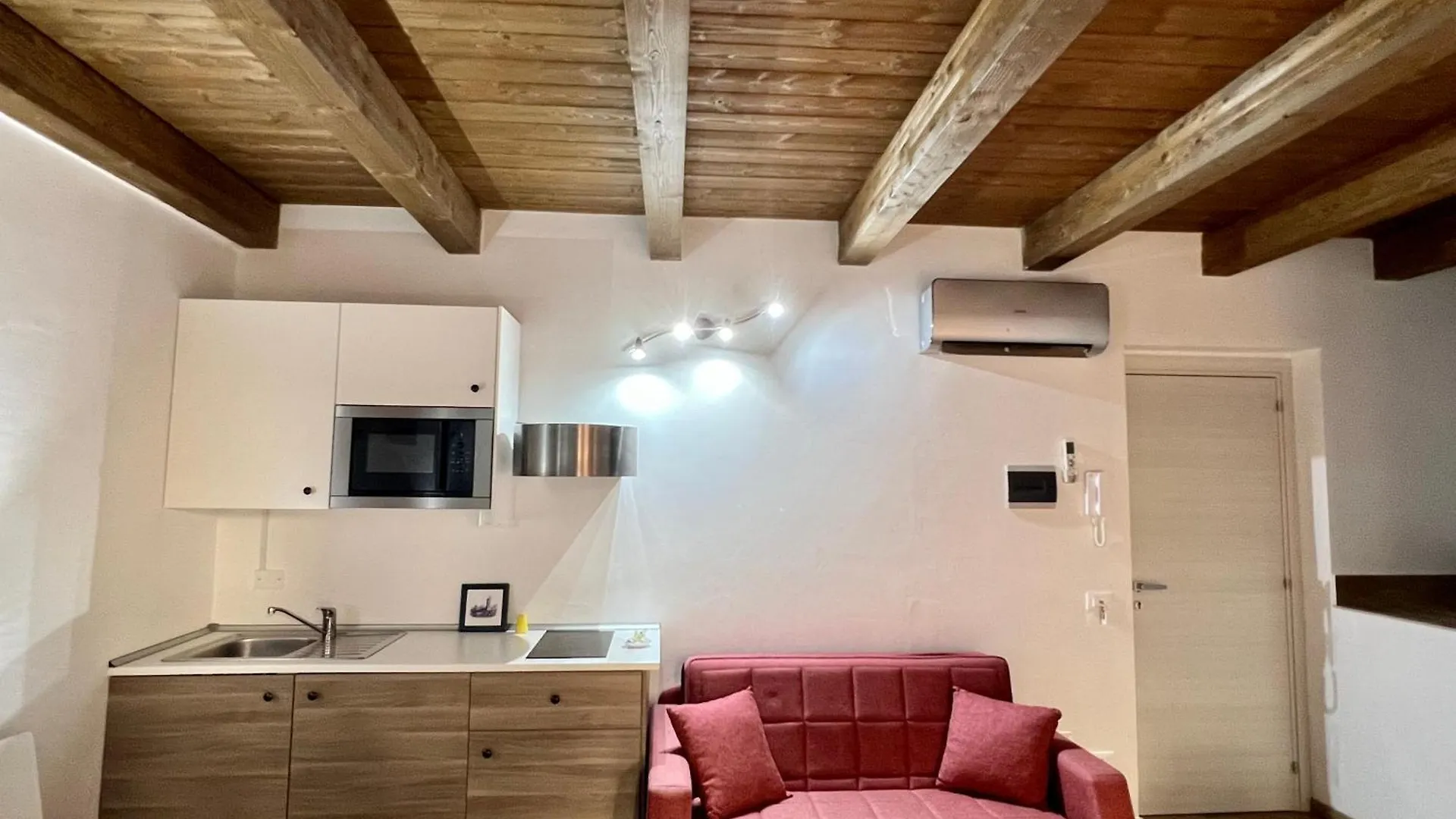 Cefalu Center Apartments Guest house