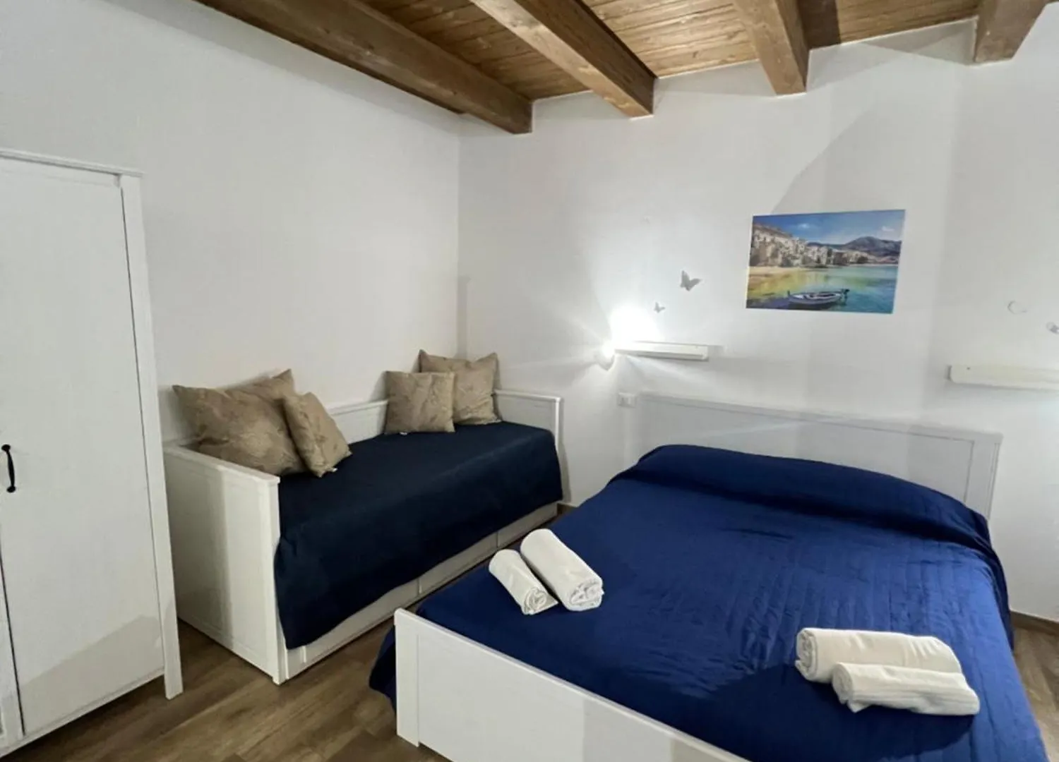 Cefalu Center Apartments Guest house