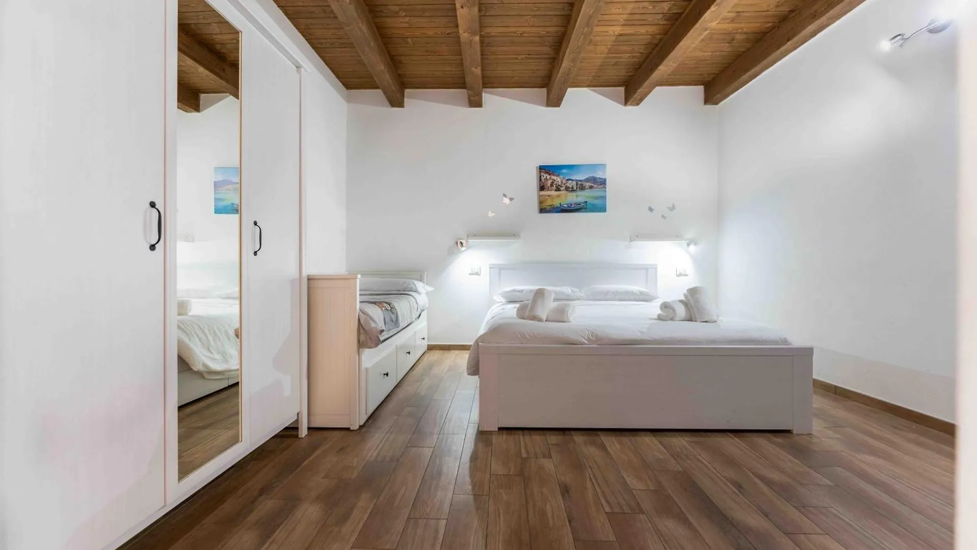 Cefalu Center Apartments Italia